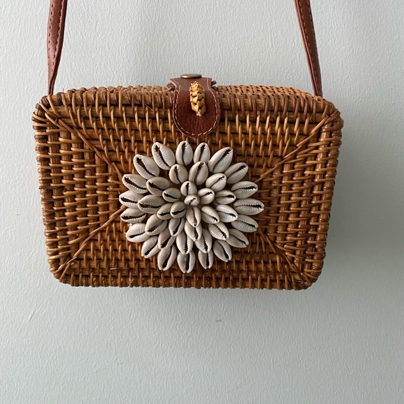 Wicker Shell Purse - Picture 3 of 5